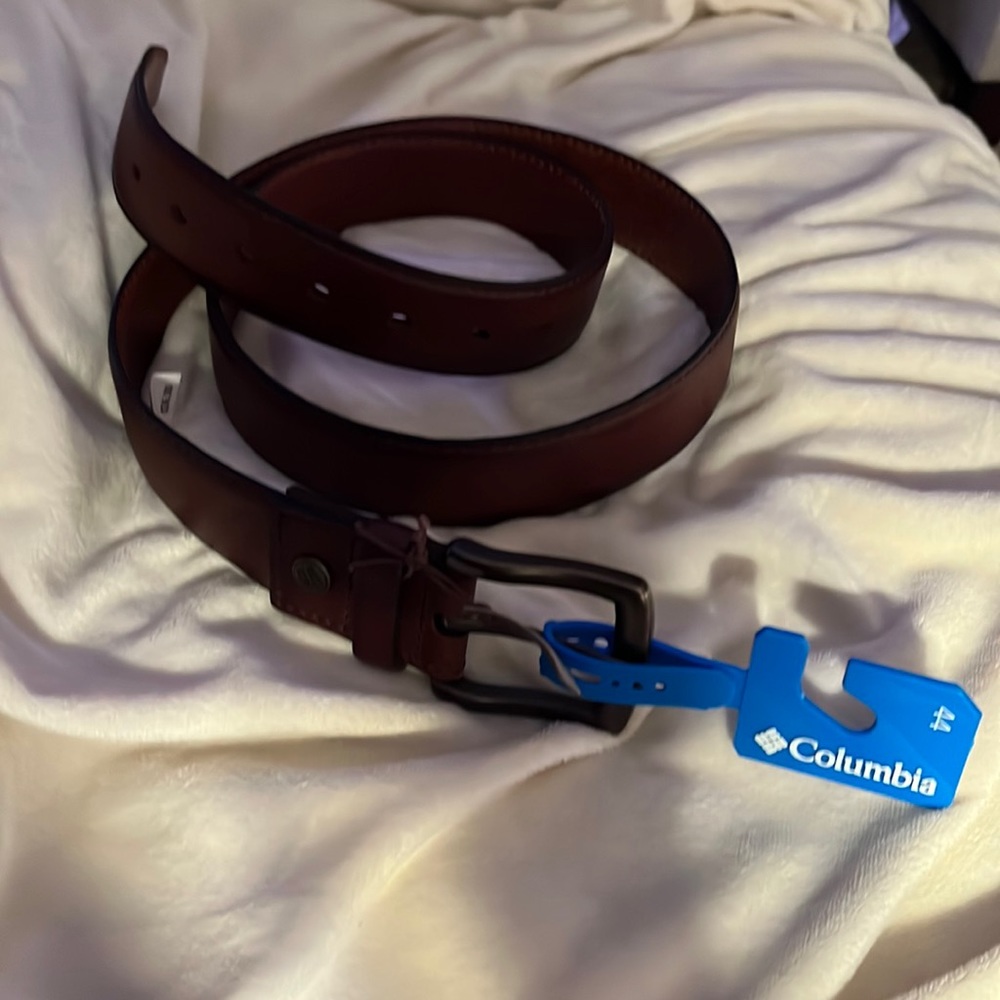 Mens Genuine Leather COlUMBIA Brand New Belt, brown. Size 44
